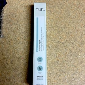 This mascara strengthens, thicken, lengthen and separates. Vegan friendly